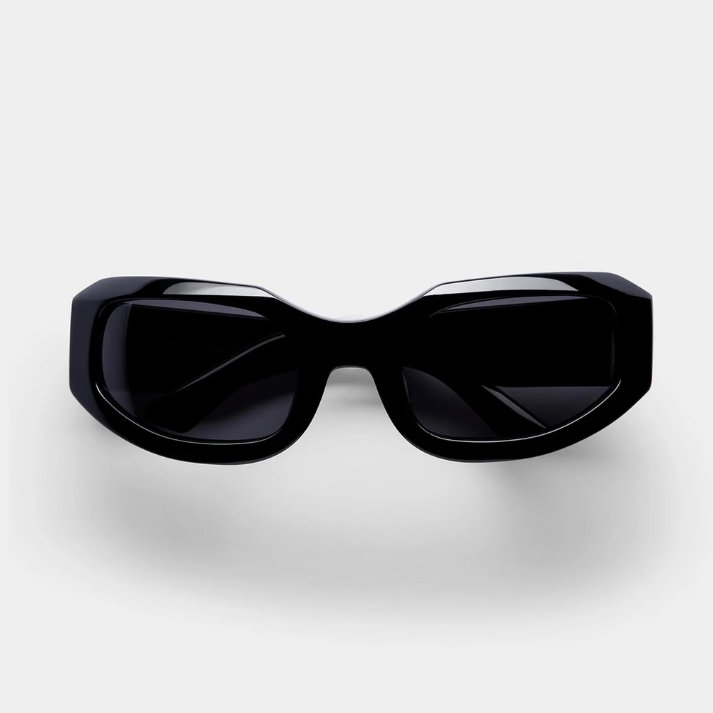 VEHLA Gia Black Sunglasses
